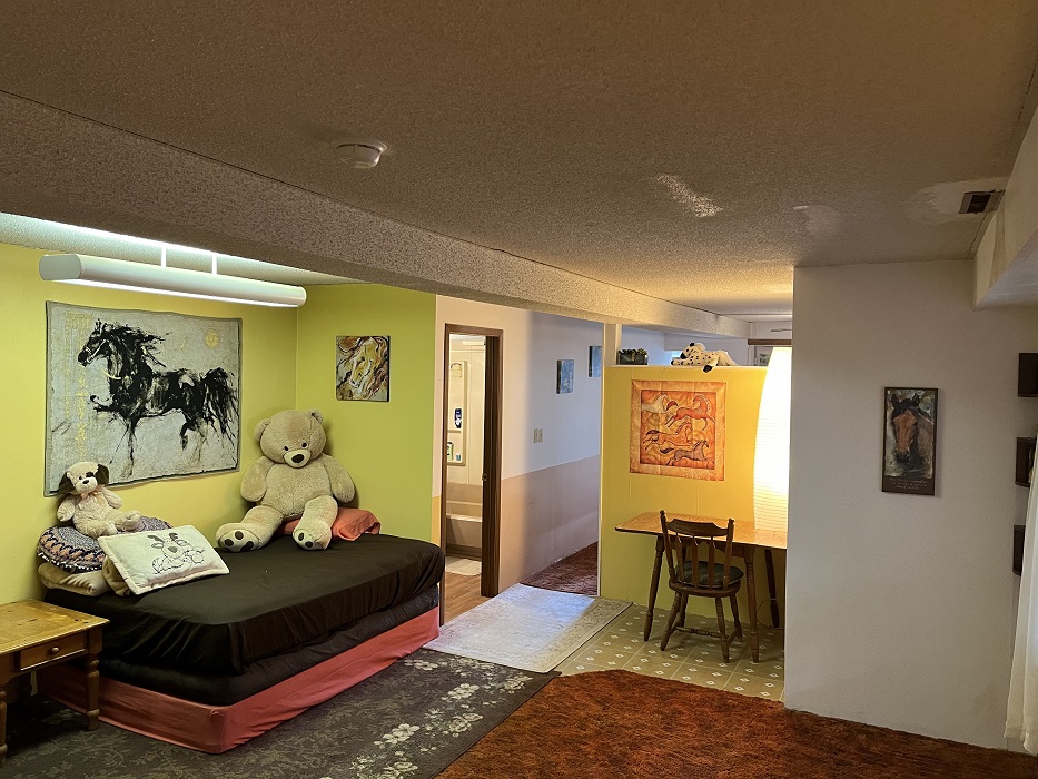 2B - Living Room, Bathroom door